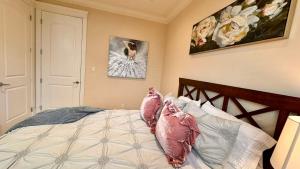 Quiet Private Room with Ensuite Bathroom in Richmond