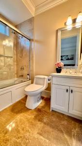 Quiet Private Room with Ensuite Bathroom in Richmond