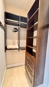 Quiet Private Room with Ensuite Bathroom in Richmond