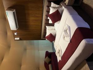 Rivan Luxury Campelegant comfort meets the timeless beauty of the mountai