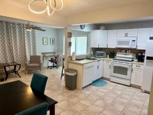 Cozy 1BR Just 2 Miles from LEGOLAND