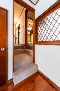 Villa West Hills, Japanese-Style Villa with a Garden, Up to 8 Guests, Parking Free, BBQ Available