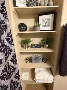 Cozy & Modern 3BR Home Covered Patio With TV