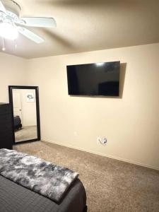 Cozy & Modern 3BR Home Covered Patio With TV
