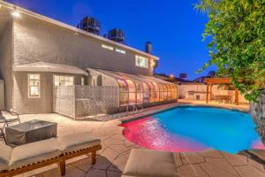 Villa near STRIP - Heated Pool, Hot Tub, Billiards