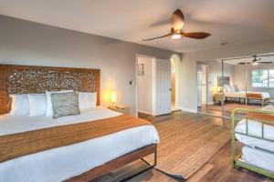 Villa near STRIP - Heated Pool, Hot Tub, Billiards