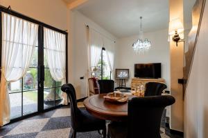 Orfeas Villas 3 - Canggu 2 Bedroom Villa, Private Pool & Rooftop