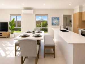 Mountain Breeze Retreat - Brand New 4BR Home
