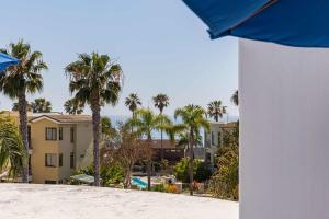 Walk to Water & Shops Ocean Views Villa
