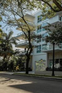 Oasis on Monroe Aparthotel