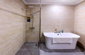 Centara Hotel & Residences Van Don