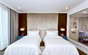Centara Hotel & Residences Van Don
