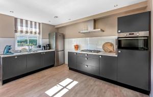Lovely Home In Noordwijk With Wifi