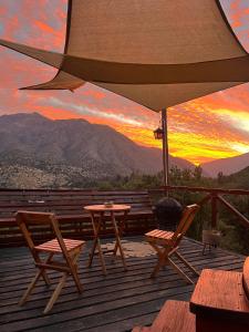 Cabaña rústica en la montaña