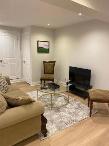 Cozy 2 bedroom Basement Apartment