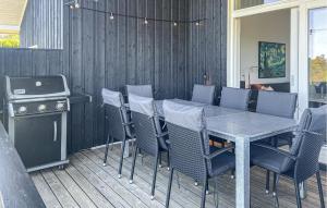 Beautiful Home In Fårevejle With House Sea View