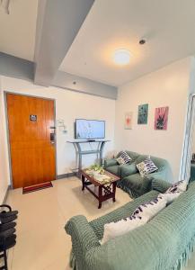4BR Condo Unit with Free Parking