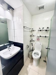 4BR Condo Unit with Free Parking