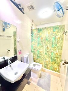 4BR Condo Unit with Free Parking