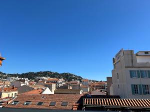 Studio Hyper Centre Cannes, vue toit, 3min Plages