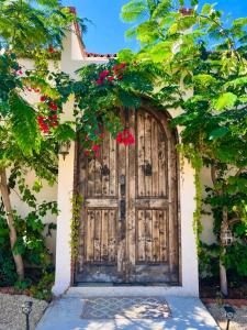 Private House, 1-Min Walk to Beach, Ocean Views