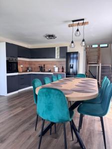 Hill House Marisel