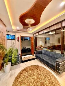 Shiv Dham Palace