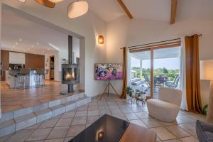 Villa ALPÉA avec piscine chauffée - spa - prpche dAnnecy