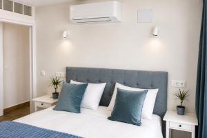 Boutique Coastal Retreat 2BR 2BA AC