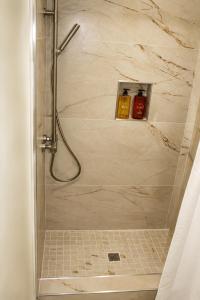 Boutique Coastal Retreat 2BR 2BA AC