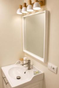 Boutique Coastal Retreat 2BR 2BA AC