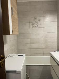Inchiriez apartament central cu 2 camere et 4