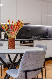 Sea Breeze Vouliagmeni - 2 BR