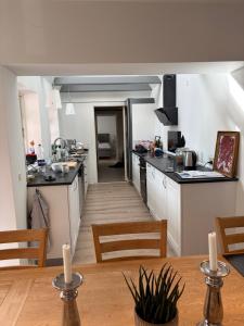 Charming, newly renovated large family townhouse