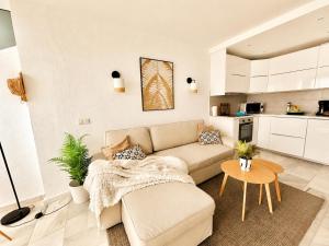 Aguamarina IV Frontline Beach, Direct Sea Views