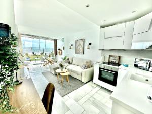 Aguamarina IV Frontline Beach, Direct Sea Views