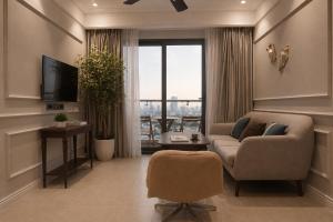 Beachfront Luxury Apartment - Rooftop pool - Da Nang