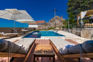 Villa Platanus with Private Pool & Sea View