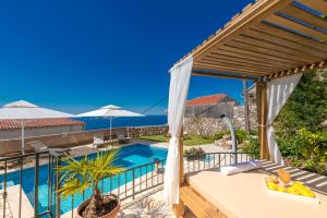 Villa Platanus with Private Pool & Sea View