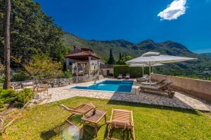 Villa Platanus with Private Pool & Sea View