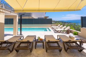 Seaview Villa Diamond, 7-bedroom villa Just 500 Meters from the Beach