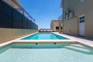 Seaview Villa Diamond, 7-bedroom villa Just 500 Meters from the Beach