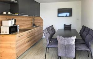 3 Bedroom Cozy Home In Kalnik