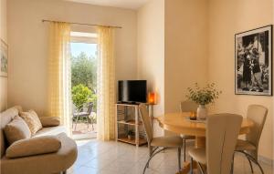 Cozy Apartment In Sukosan With Wifi