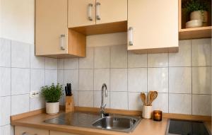Cozy Apartment In Sukosan With Wifi