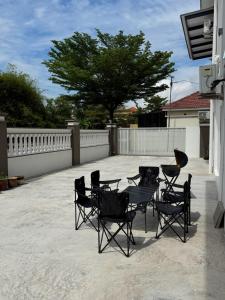 Retro Cozy Corner-lot Homestay 18pax Raja Uda Butterworth Sunway Netflix TV Camping Vibe