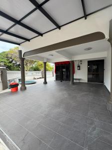Retro Cozy Corner-lot Homestay 18pax Raja Uda Butterworth Sunway Netflix TV Camping Vibe