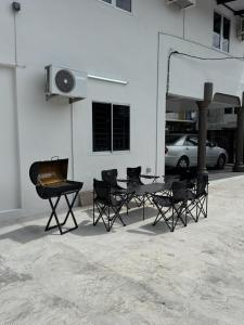 Retro Cozy Corner-lot Homestay 18pax Raja Uda Butterworth Sunway Netflix TV Camping Vibe