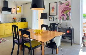 Amazing Apartment In Ebeltoft With Wifi