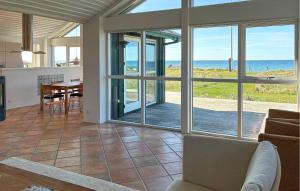 Beautiful Home In Juelsminde With Wifi
